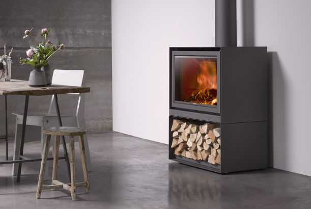Poêle à bois avec range bûches