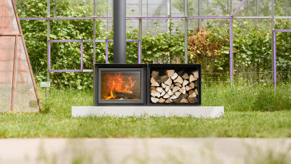 Poêle à bois rectangulaire sur banc